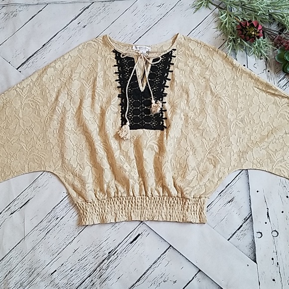 Boho Lace & Crochet Dolman Kimono Sleeve Top - Picture 4 of 6